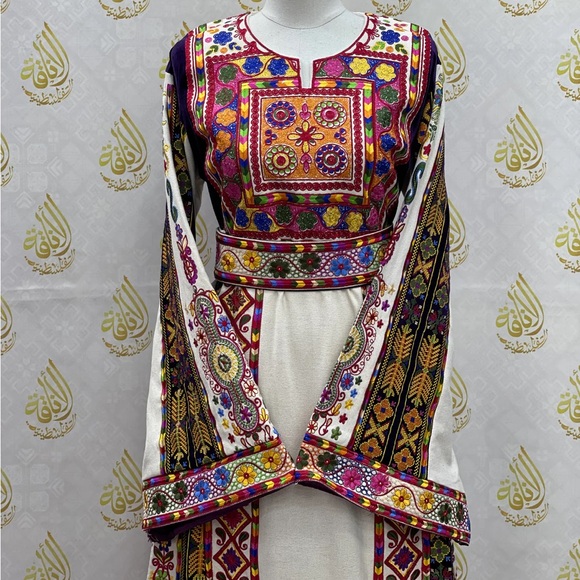 Palestinian Embroidery Etamin Thoub: Ultimate Luxury and Elegance size 1 🇵🇸 - Picture 6 of 11